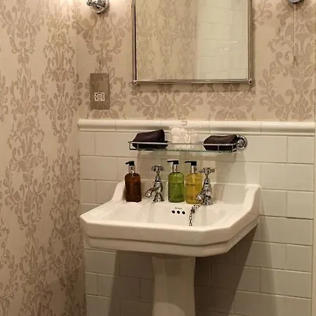 维勒米尔酒店（仅限成人） 招待所 4*